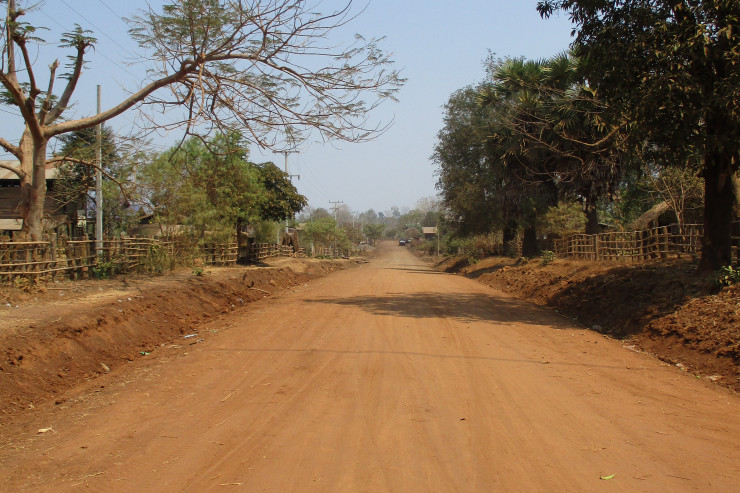 ドンニャイ村周辺の道路