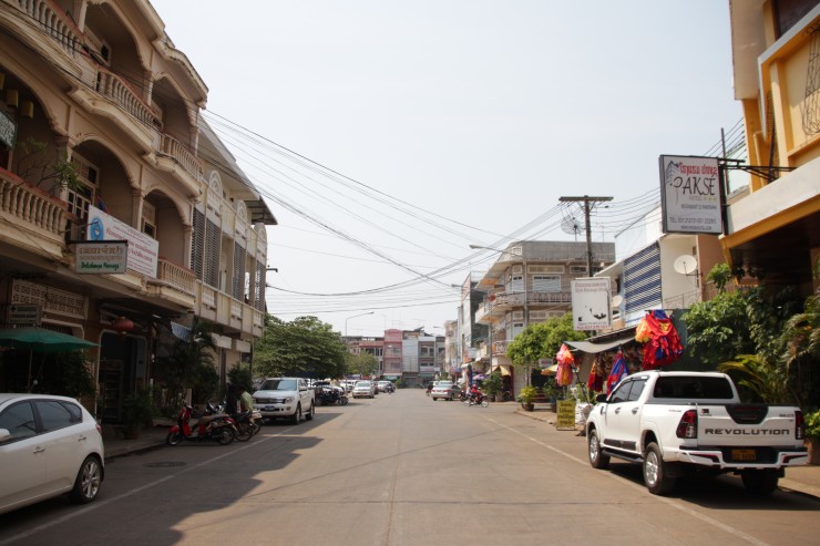 ラオス第2の都市パクセーの道路