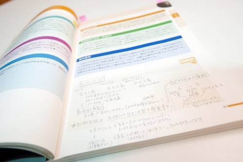 初めて法律の勉強をする人には、ちょうど良い情報量のテキストです。 